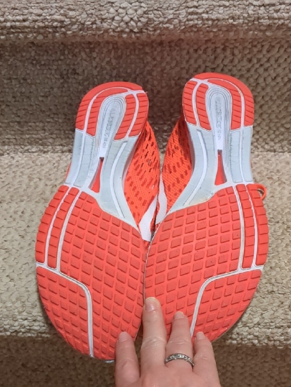 Nike Air Zoom Streak LT 4 running shoes in the vibrant "Laser Crimson" colorway - Picture 5 of 6
